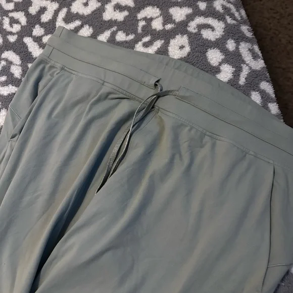 lululemon athletica women’s Green rulu joggers - Picture 4 of 8